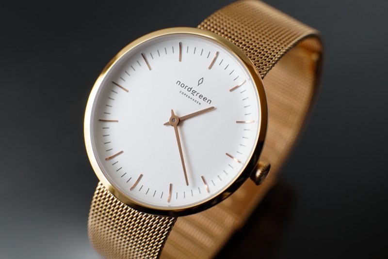 nordgreen　インフィニティ　ローズゴールド　立体　グレー背景